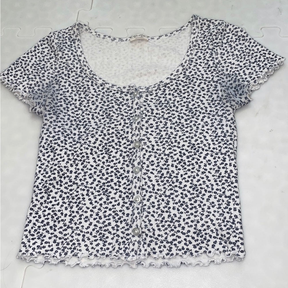 Brandy Melville White Floral Zelly Top